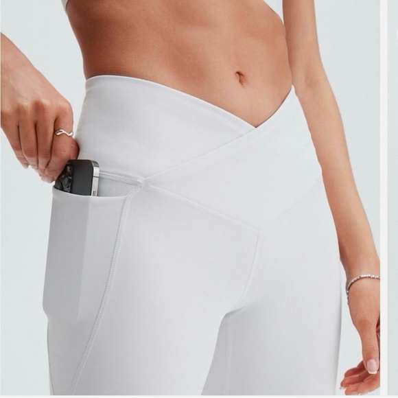 Fabletics White PureLuxe High-Waisted Crossover 7/8 Legging - Picture 3 of 8